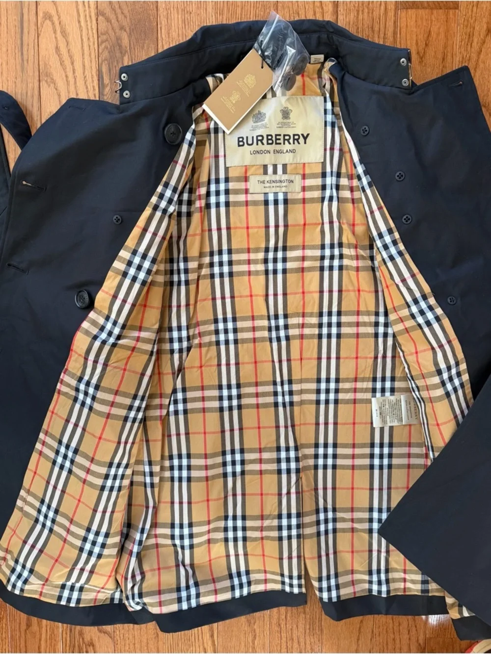 New - Burberry The Kensington Short Trench Coat - Picture 3 of 6